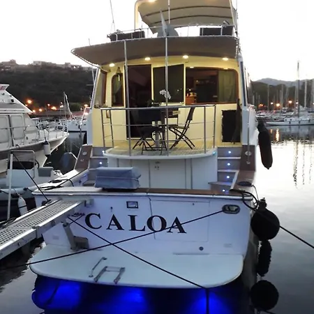 Ocean Yacht Trawler - Le Caloa 船上ホテル