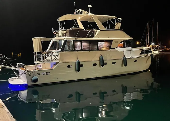 Πλωτό κατάλυμα Ocean Yacht Trawler - Le Caloa *