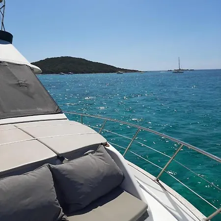 Ocean Yacht Trawler - Le Caloa Båthotell Porto-Vecchio (Corsica)