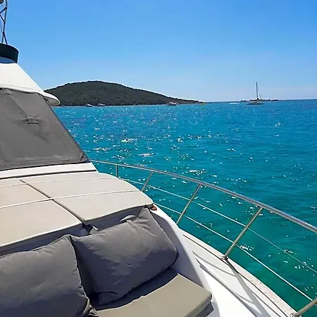 Ocean Yacht Trawler - Le Caloa Πλωτό κατάλυμα *