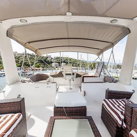 Πλωτό κατάλυμα Ocean Yacht Trawler - Le Caloa Πόρτο Βέκιο