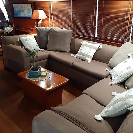 Πλωτό κατάλυμα Ocean Yacht Trawler - Le Caloa